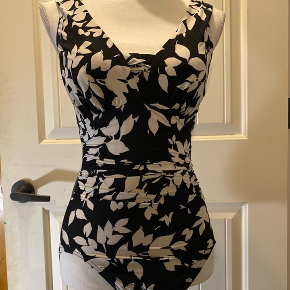 Lands' End Swim Lands End One Piece Swimsuit 8l Poshmark